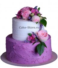 Двухъярусный свадебный фиолетовый торт с живыми цветами