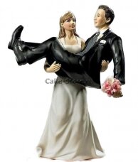 Фигурки на свадебный торт жена держит мужа