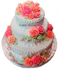 Кремовый свадебный торт с розами