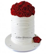 Маленький свадебный торт с розами