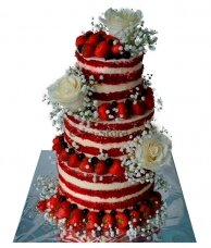 Свадебный торт с клубникой и цветами