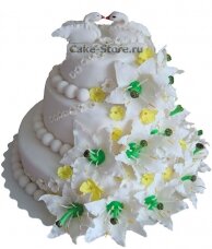 Свадебный торт с лилиями белый