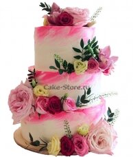 Свадебный торт украшенный живыми цветами