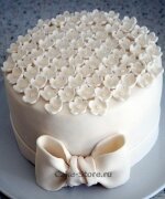 Торт белые цветы